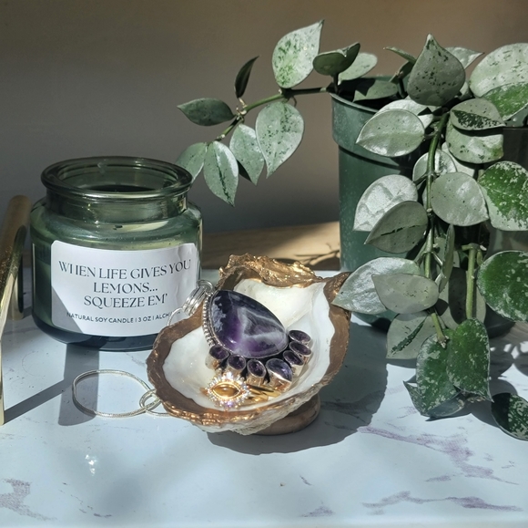 Alchinme Other - Natural 18k gold oyster shell jewlery dish